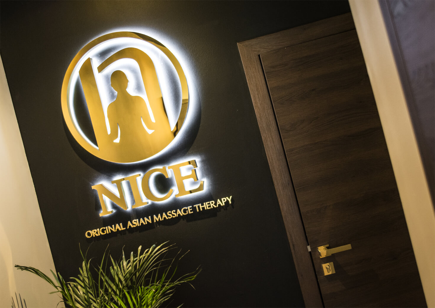 NICE - logo i litery led świecące z efektem halo